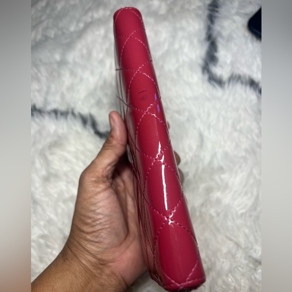 🛑 S O L D 🛑 Chanel Zippy Wallet in Patent Leather - Picture 4 of 9